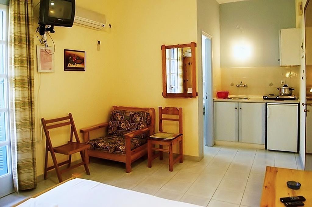 Ferienwohnung Idroussa Batsíon Zimmer foto